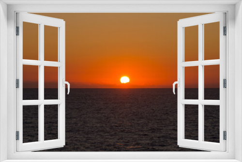 Fototapeta Naklejka Na Ścianę Okno 3D - Sunset on the sea, on the Atlantic Ocean