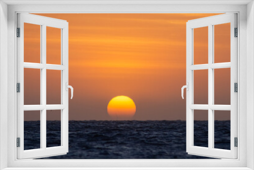 Fototapeta Naklejka Na Ścianę Okno 3D - Sunset com kitsurf no mar. Pôr do sol na praia de Barra Grande, litoral do Piauí, nordeste brasileiro.