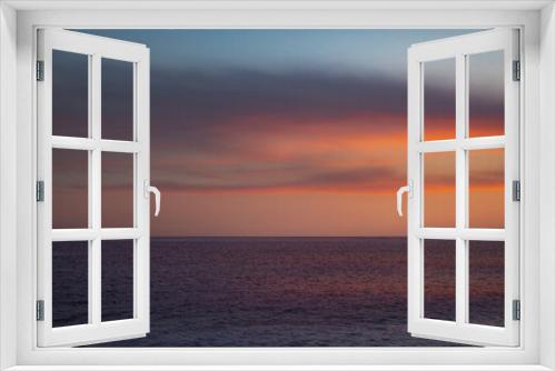 Fototapeta Naklejka Na Ścianę Okno 3D - Sunset over the sea with a beautiful sky