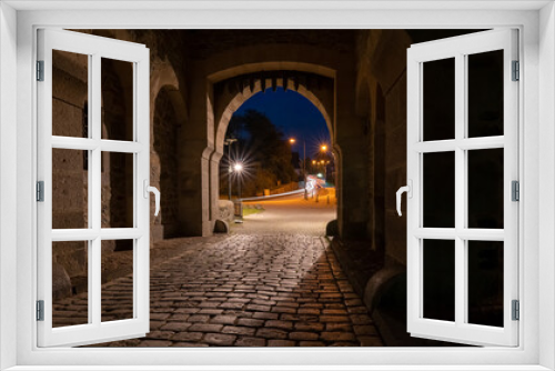 Fototapeta Naklejka Na Ścianę Okno 3D - Eingang von Schloß Burg in Solingen bei Nacht 