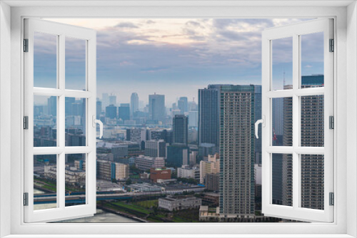Fototapeta Naklejka Na Ścianę Okno 3D - 明け方の豊洲から見た晴海の都市風景 The sky at daybreak in Tokyo, Japan