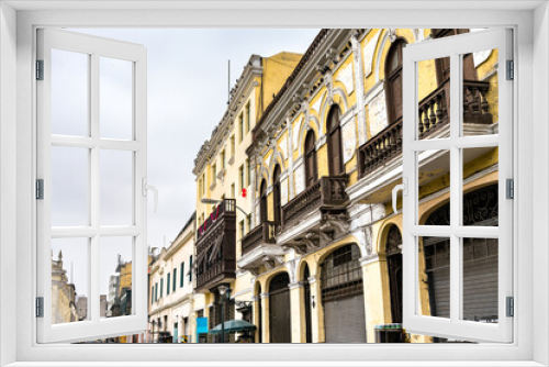 Fototapeta Naklejka Na Ścianę Okno 3D - Colonial buildings with balconies in Lima, Peru