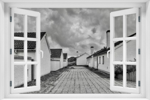 Fototapeta Naklejka Na Ścianę Okno 3D - Ferienhaussiedlung aus den 80zigern an der Nordseeküste von Dänemark