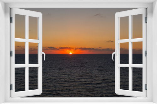 Fototapeta Naklejka Na Ścianę Okno 3D - słońce chowające się za horyzont