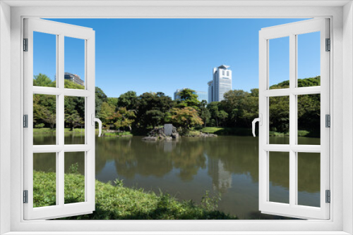 Fototapeta Naklejka Na Ścianę Okno 3D - 秋の青空と庭園の風景　9月