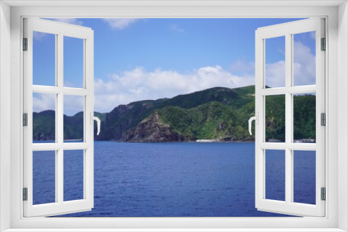 Fototapeta Naklejka Na Ścianę Okno 3D - 沖縄の海と緑の島