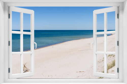 Fototapeta Naklejka Na Ścianę Okno 3D - empty white sand beach at curonian spit