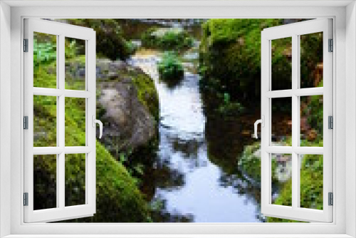 Fototapeta Naklejka Na Ścianę Okno 3D - 那谷寺の日本庭園の苔むした石とせせらぎ