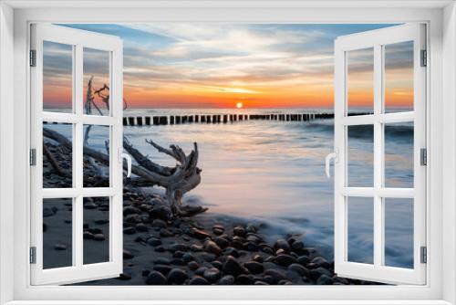 Fototapeta Naklejka Na Ścianę Okno 3D - Piękne zdjęcie zachodu słońca na morzem Bałtyckim