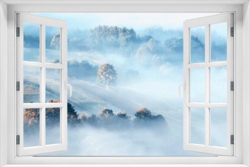 Fototapeta Naklejka Na Ścianę Okno 3D - Jesień, mglisty krajobraz