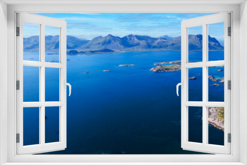 Fototapeta Naklejka Na Ścianę Okno 3D - Meer mit Bergen