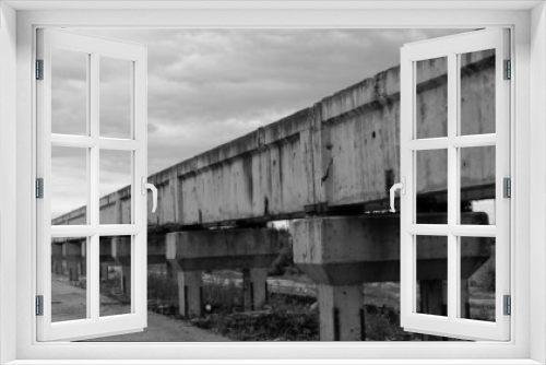Fototapeta Naklejka Na Ścianę Okno 3D - old abandoned bridge