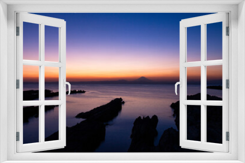 Fototapeta Naklejka Na Ścianę Okno 3D - 三浦半島の城ヶ崎から見た夕暮れ時の海と富士山