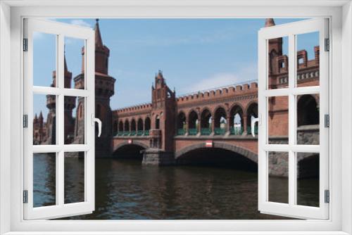Fototapeta Naklejka Na Ścianę Okno 3D - Oberbaumbrucke across the Spree