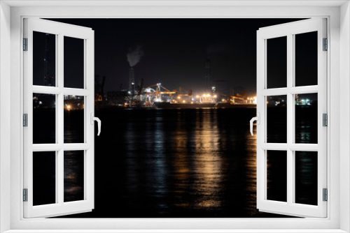 Fototapeta Naklejka Na Ścianę Okno 3D - 夜の工場