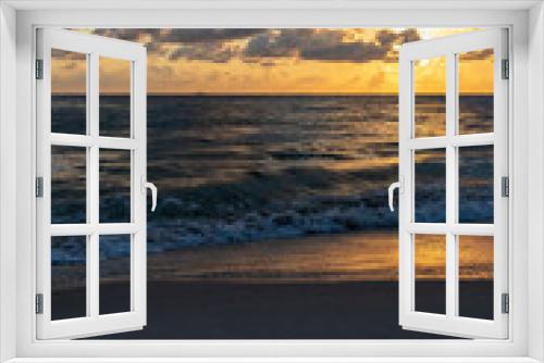 Fototapeta Naklejka Na Ścianę Okno 3D - sunrise on the beach