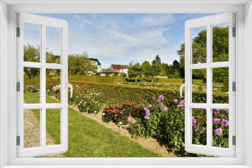 Fototapeta Naklejka Na Ścianę Okno 3D - Le jardin des dahlias avec ses coins de repos ,pelouses ,chemins ,haies et surtout sa collection de fleurs au parc d'Enghien en Hainaut 