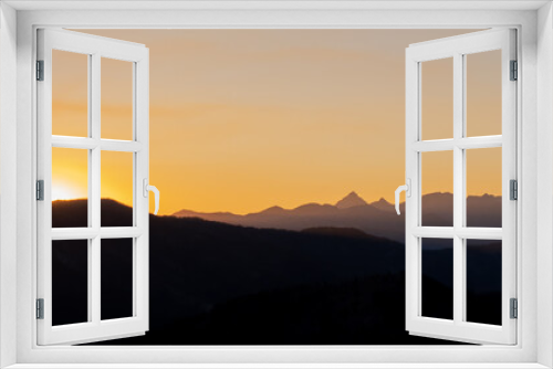 Fototapeta Naklejka Na Ścianę Okno 3D - sunset in the mountains