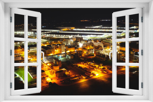 Fototapeta Naklejka Na Ścianę Okno 3D - Aerial view of the oil refinery at night