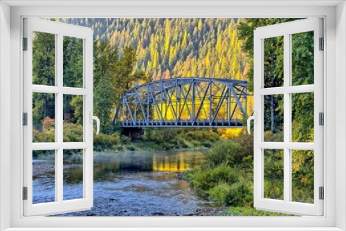 Fototapeta Naklejka Na Ścianę Okno 3D - Small bridge over the Coeur d'Alene River.