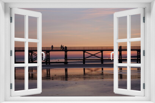Fototapeta Naklejka Na Ścianę Okno 3D - sunset on the  old wooden pier on west coast france