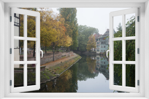Fototapeta Naklejka Na Ścianę Okno 3D - view of autumnal trees in border the Il river at the little france quarter in Strasbourg