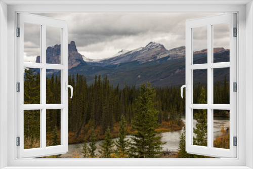 Fototapeta Naklejka Na Ścianę Okno 3D - Beautiful landscape of wilderness in cloudy day in Banff, Alberta, Canadian Rockies