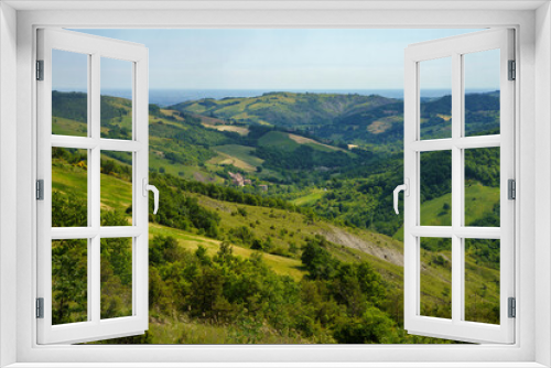 Fototapeta Naklejka Na Ścianę Okno 3D - Rural landscape near San Polo and Canossa, Emilia-Romagna