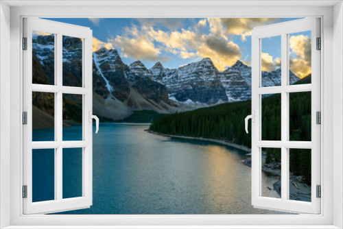 Fototapeta Naklejka Na Ścianę Okno 3D - Moraine Lake in Banff National Park of Canada