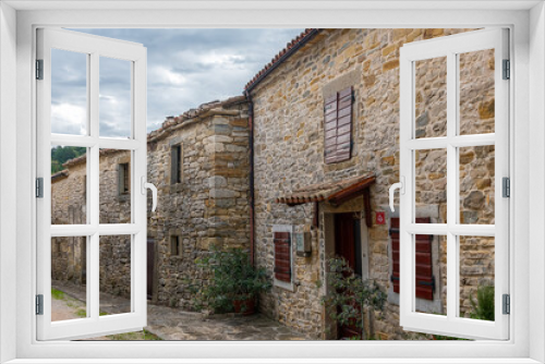 Fototapeta Naklejka Na Ścianę Okno 3D - Picturesque views of the old famous village Draguć, in northern Istria, Croatia