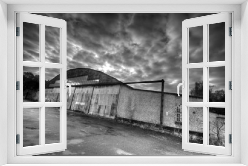 Fototapeta Naklejka Na Ścianę Okno 3D - opuszczony hangar