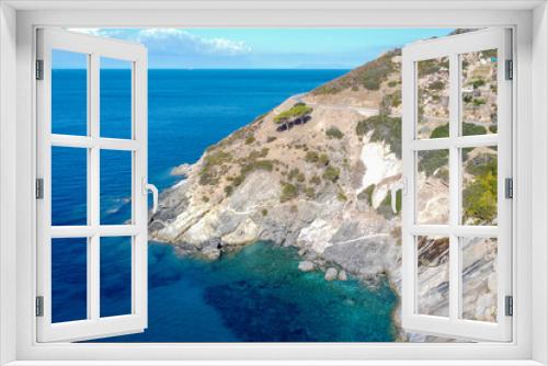 Fototapeta Naklejka Na Ścianę Okno 3D - View over the rocky coast of Elba to the blue sea