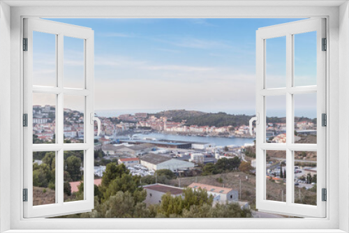 Fototapeta Naklejka Na Ścianę Okno 3D - Panorama de la ville de Port Vendres dans les Pyrénées orientales (France)