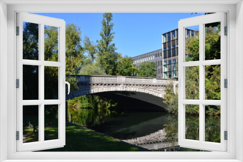 Fototapeta Naklejka Na Ścianę Okno 3D - Brücke über den Kanal Landwehrkanal im Stadtteil Charlottenburg, Berlin