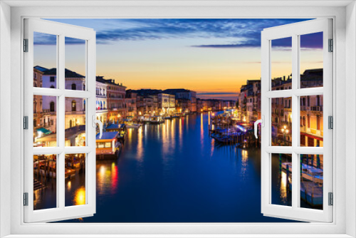 Fototapeta Naklejka Na Ścianę Okno 3D - The Grand Canal at sunrise from Rialto Bridge, Venice, Italy