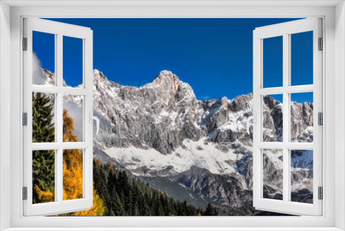 Fototapeta Naklejka Na Ścianę Okno 3D - Der Hohe Dachstein (2.995 m) ragt hoch zwischen Ramsau und Obertraun auf und bildet somit einen Teil der Grenze zwischen Oberösterreich und der Steiermark.
