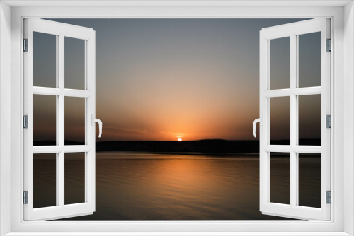 Fototapeta Naklejka Na Ścianę Okno 3D - Puesta de sol en el lago Nasser