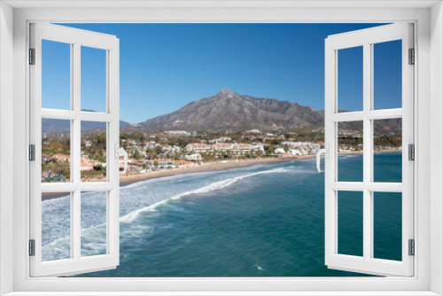 Fototapeta Naklejka Na Ścianę Okno 3D - vista de la playa de Banús en un día azul, Marbella