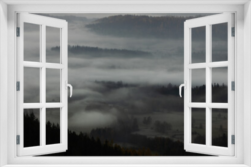 Fototapeta Naklejka Na Ścianę Okno 3D - Poranek przed wschodem i gęste mgły w rudawach janowickich 