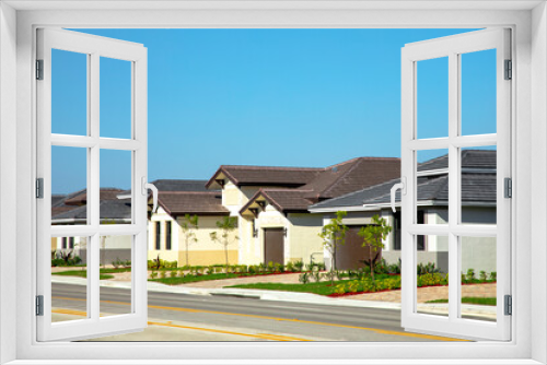Fototapeta Naklejka Na Ścianę Okno 3D - Neighborhood of Beautiful Florida houses residential properties
