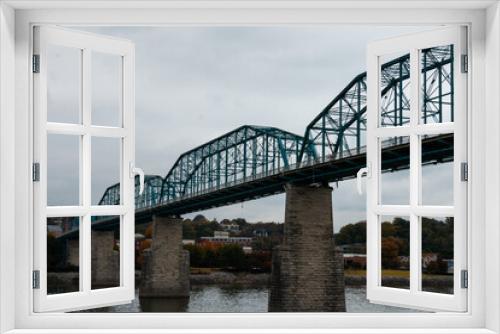 Fototapeta Naklejka Na Ścianę Okno 3D - Pedestrian Bridge City Scape Views in Autumn Chattanooga Tennessee