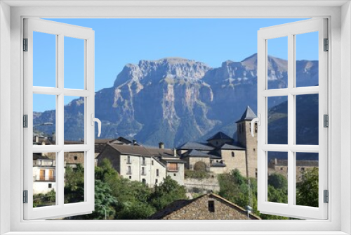 Fototapeta Naklejka Na Ścianę Okno 3D - Torla town in Pyrenees, Spain