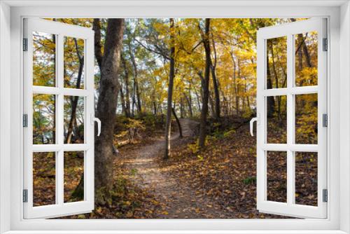 Fototapeta Naklejka Na Ścianę Okno 3D - Autumn hiking trail