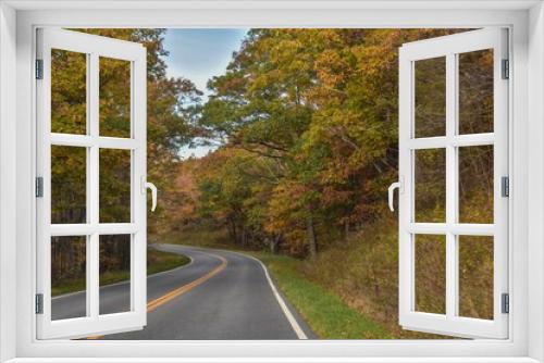 Fototapeta Naklejka Na Ścianę Okno 3D - Shenandoah National Park, Virginia, USA - November 3, 2021: Skyline Drive, a Winding Country Road Traveling Through Beautiful Fall Foliage