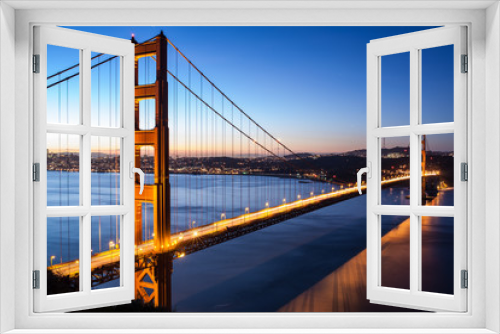 Fototapeta Naklejka Na Ścianę Okno 3D - Golden Gate Bridge at Early Morning in San Francisco