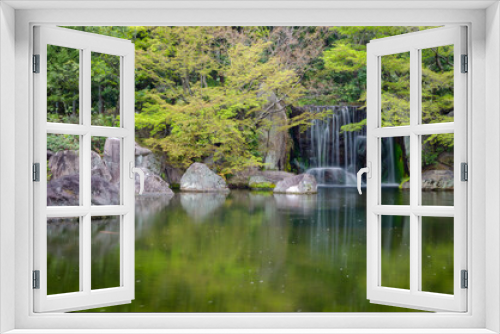 Fototapeta Naklejka Na Ścianę Okno 3D - 日本庭園と滝