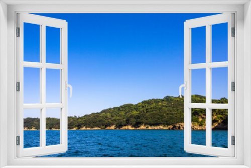 Fototapeta Naklejka Na Ścianę Okno 3D - 船上から見た海のある風景
