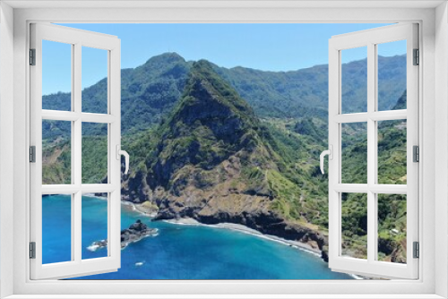 Fototapeta Naklejka Na Ścianę Okno 3D - beautiful coast line in Madeira