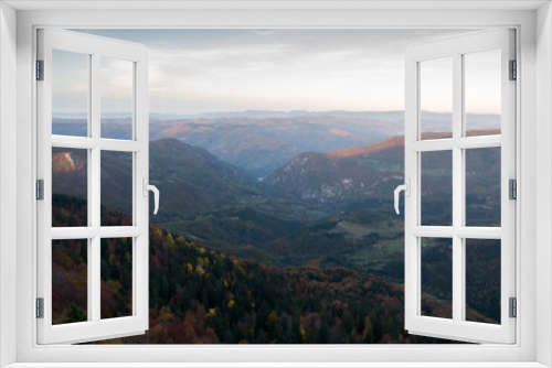 Fototapeta Naklejka Na Ścianę Okno 3D - Viewpoint Sjenic in Tara National Park, view of the village in the valley and forested mountains in Serbia