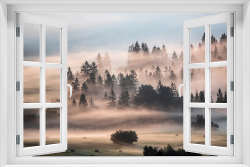 Fototapeta Naklejka Na Ścianę Okno 3D - fog in the mountains